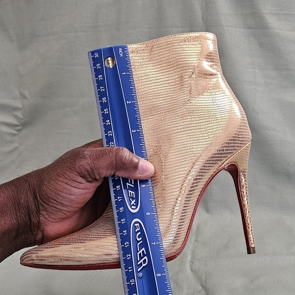 Christian Louboutin Rose Gold Patent Leather Ankle Bootie Heels Size 5 US - Picture 11 of 12